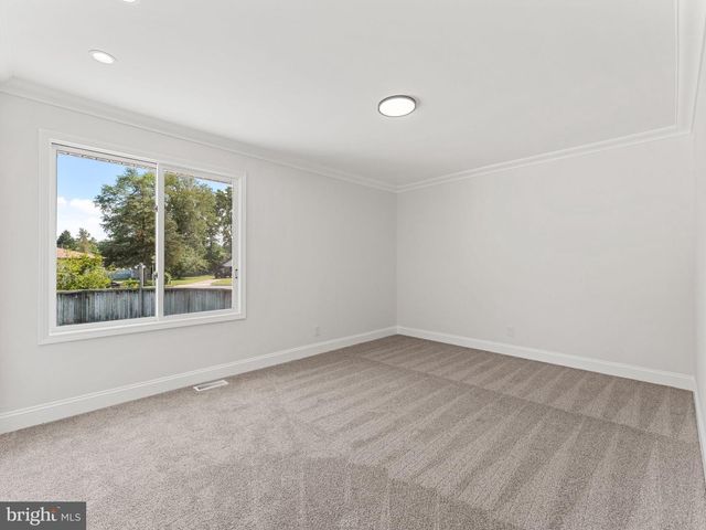 16 BRYANT RD, Blackwood, NJ 08012