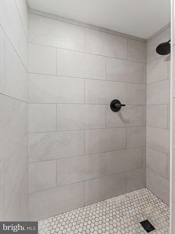 16 BRYANT RD, Blackwood, NJ 08012