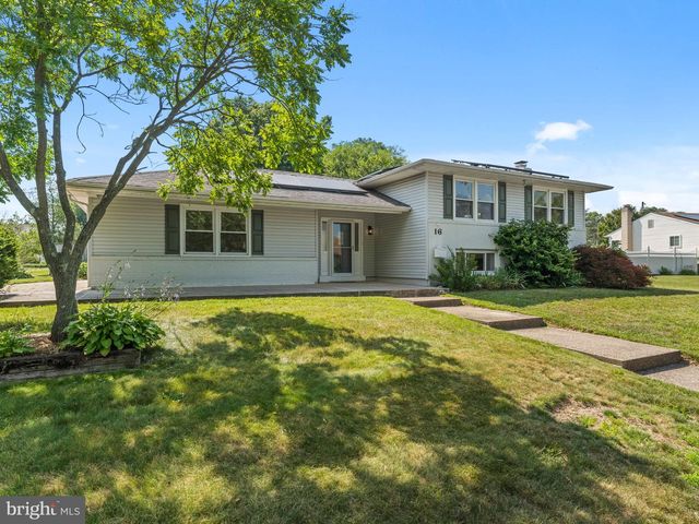 16 BRYANT RD, Blackwood, NJ 08012