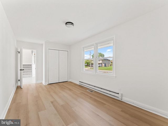 16 BRYANT RD, Blackwood, NJ 08012