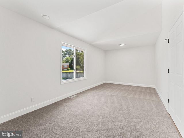 16 BRYANT RD, Blackwood, NJ 08012