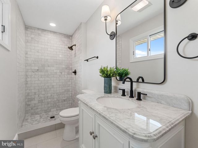16 BRYANT RD, Blackwood, NJ 08012