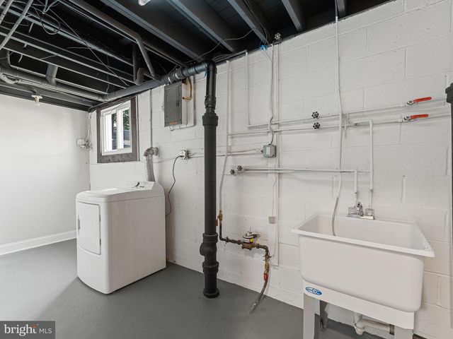 16 BRYANT RD, Blackwood, NJ 08012