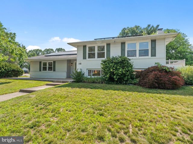 16 BRYANT RD, Blackwood, NJ 08012