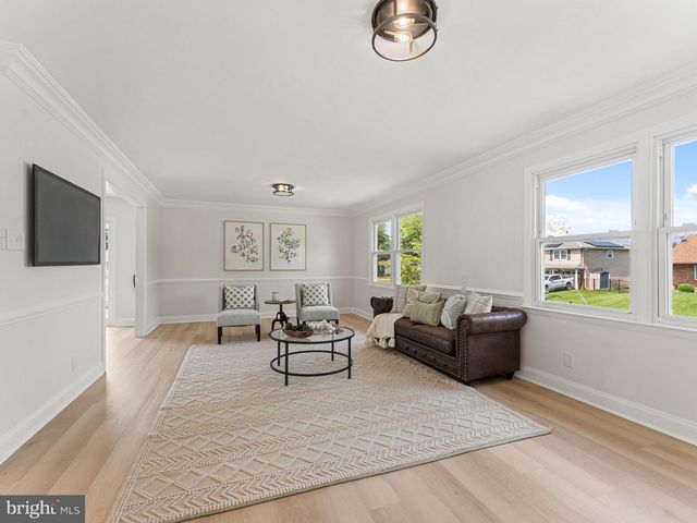 16 BRYANT RD, Blackwood, NJ 08012