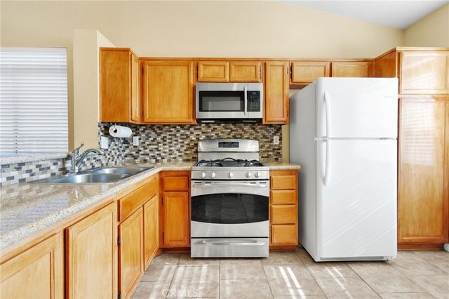 11746 Portola Court, Adelanto, CA 92301