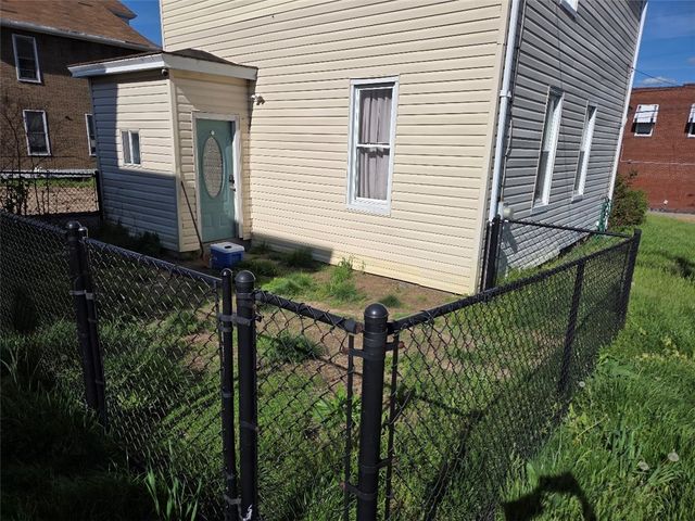 735 S 14th St, Monessen, PA 15062