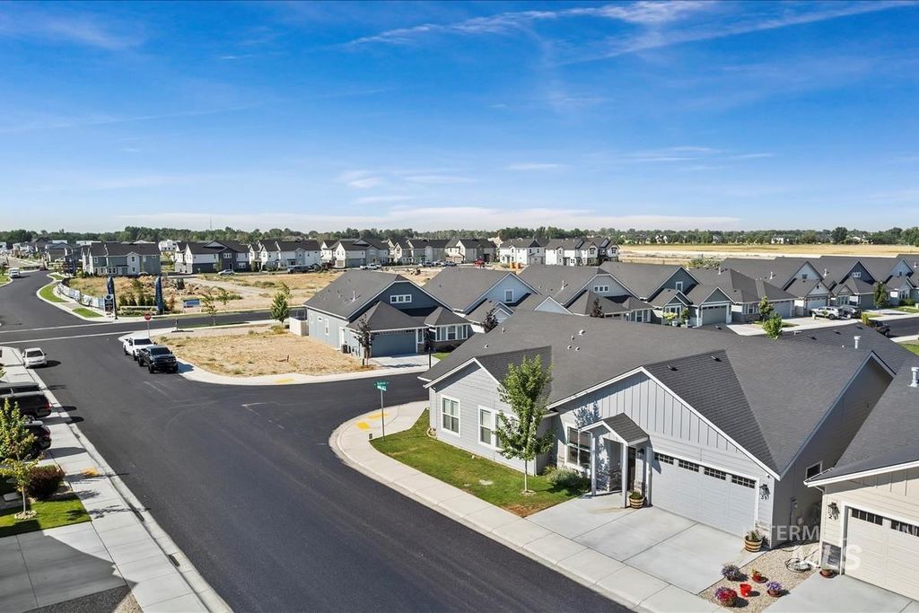 31 S Quincannon Ave, Star, ID 83669