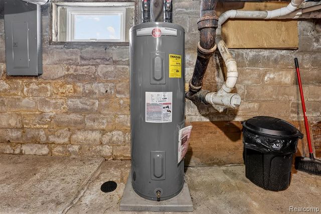 1130 S Gray Road, West Branch, MI 48661