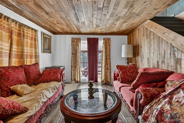 1130 S Gray Road, West Branch, MI 48661