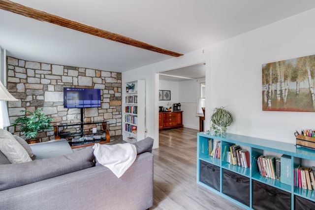 1621 EDEN RD, Lancaster, PA 17601