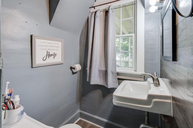 1621 EDEN RD, Lancaster, PA 17601