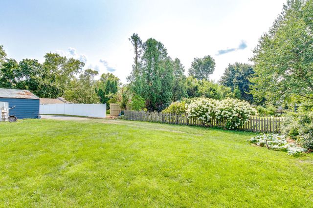 1621 EDEN RD, Lancaster, PA 17601