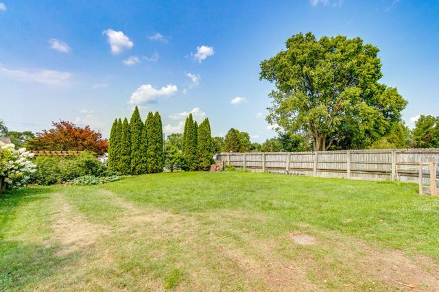 1621 EDEN RD, Lancaster, PA 17601