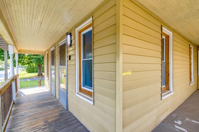 1621 EDEN RD, Lancaster, PA 17601