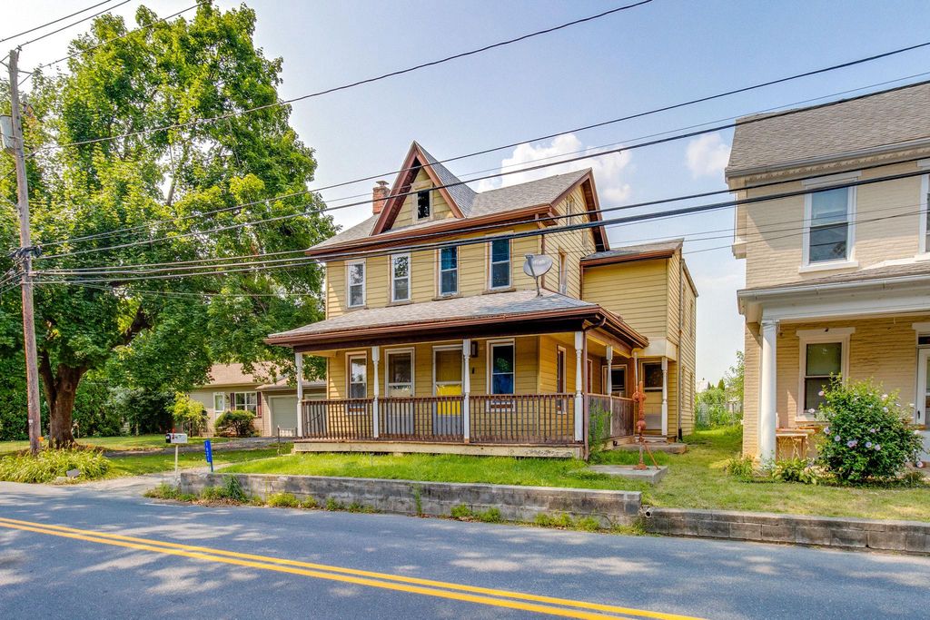 1621 EDEN RD, Lancaster, PA 17601
