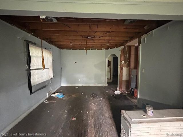 8854 Pinehurst Street, Detroit, MI 48204
