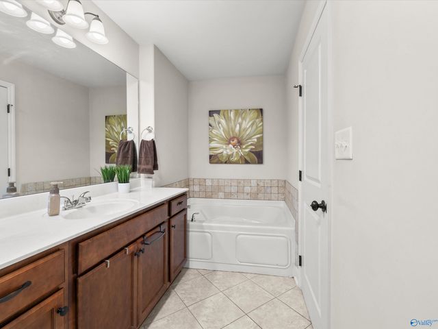 118 Park Square Lane, Madison, AL 35758