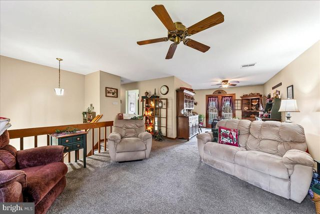 43 MARIA LN, Schwenksville, PA 19473