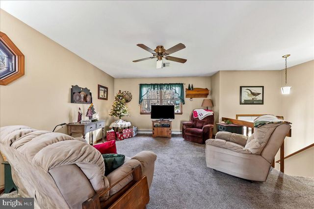 43 MARIA LN, Schwenksville, PA 19473