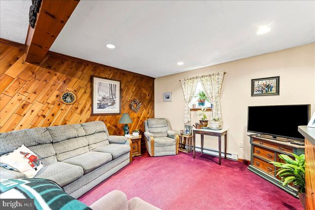 43 MARIA LN, Schwenksville, PA 19473