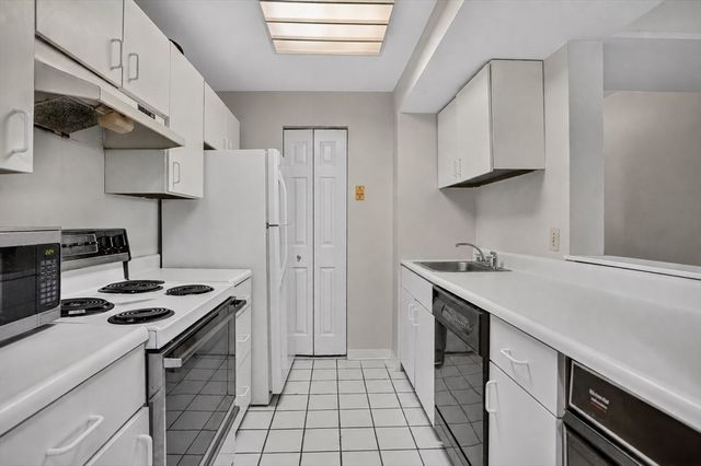 33 Chestnut Street 104, Boston, MA 02129