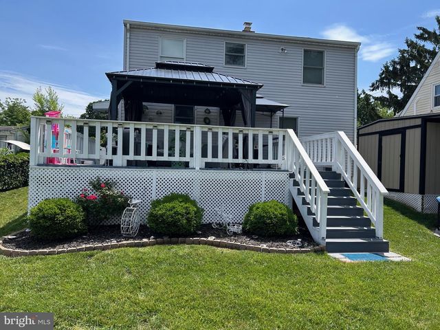 8 RUNYON DR, Hamilton, NJ 08610