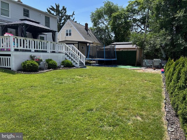 8 RUNYON DR, Hamilton, NJ 08610