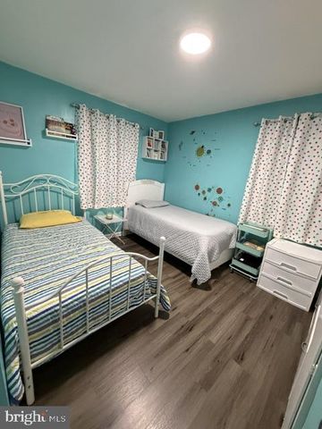 8 RUNYON DR, Hamilton, NJ 08610