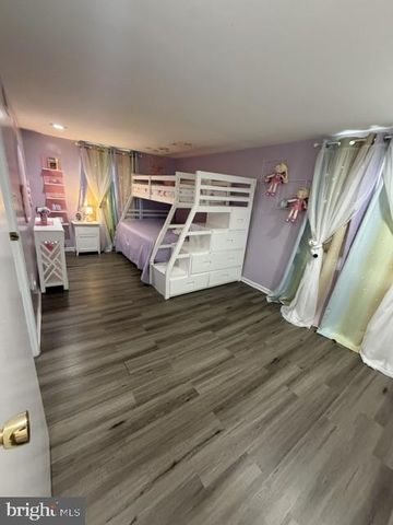 8 RUNYON DR, Hamilton, NJ 08610