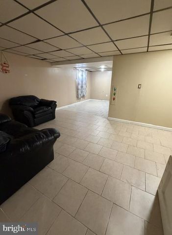 8 RUNYON DR, Hamilton, NJ 08610