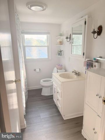 8 RUNYON DR, Hamilton, NJ 08610