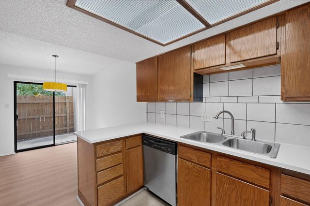 8418 Fathom CIR D401, Austin, TX 78750