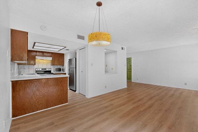 8418 Fathom CIR D401, Austin, TX 78750
