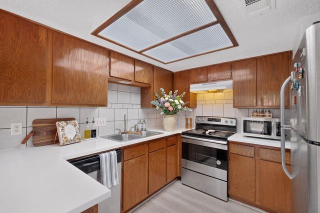 8418 Fathom CIR D401, Austin, TX 78750