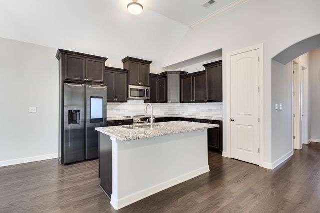 275 LAUREL ST, Oakland, TN 38060