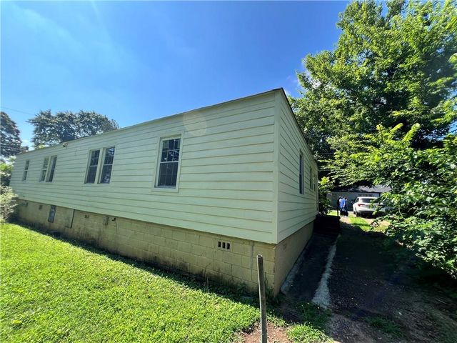 1241 Lyle Avenue, East Point, GA 30344