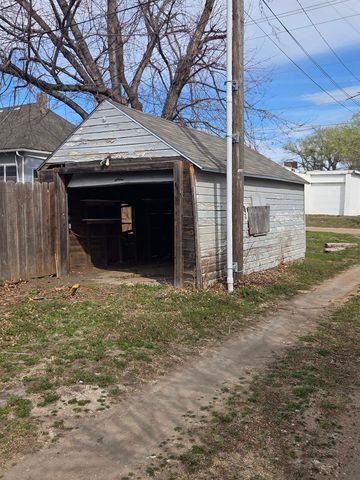 1409 S S Santa Fe Ave, Salina, KS 67401