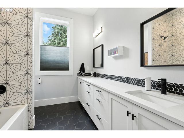 14903 Ne 182ND Cir, Brush Prairie, WA 98606