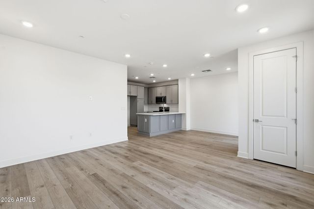 2121 W SONORAN DESERT Drive 156, Phoenix, AZ 85085