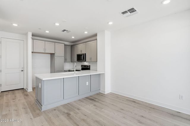 2121 W SONORAN DESERT Drive 156, Phoenix, AZ 85085