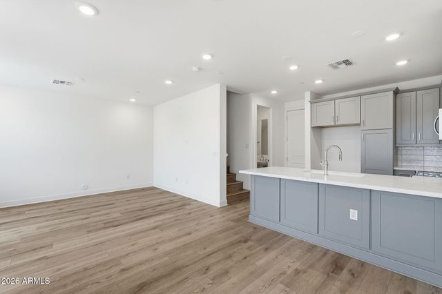 2121 W SONORAN DESERT Drive 156, Phoenix, AZ 85085