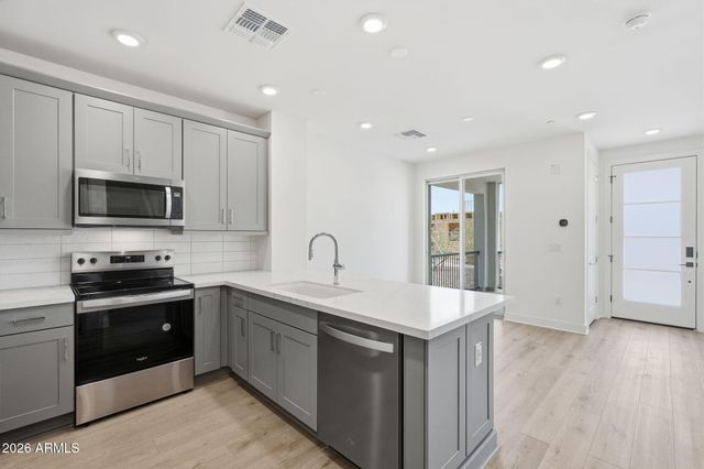 2121 W SONORAN DESERT Drive 156, Phoenix, AZ 85085