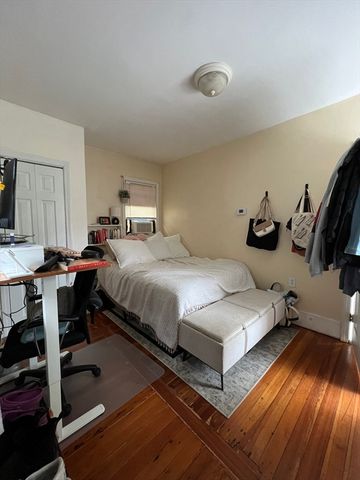 93 Moore St 1, Cambridge, MA 02139