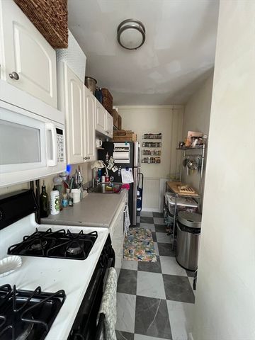 93 Moore St 1, Cambridge, MA 02139