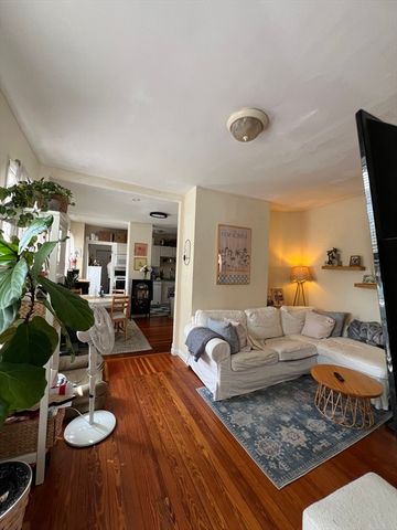 93 Moore St 1, Cambridge, MA 02139