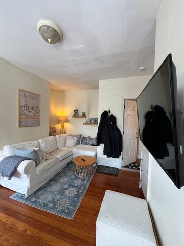 93 Moore St 1, Cambridge, MA 02139