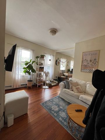 93 Moore St 1, Cambridge, MA 02139