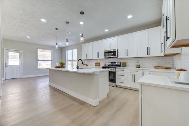 5512 Canyon Bluff Lane, Rosharon, TX 77583