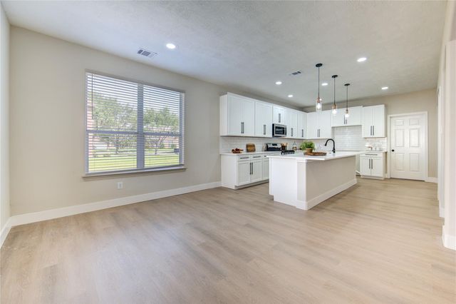 5512 Canyon Bluff Lane, Rosharon, TX 77583